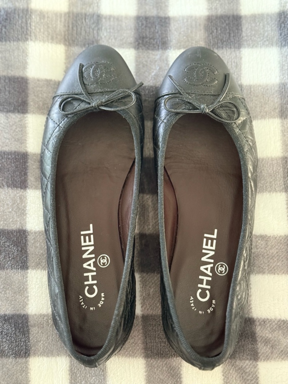CHANEL Black Quilted Leather Ballet Flats CC Logo Bow Shoes Size 37.5 EU / 7 US